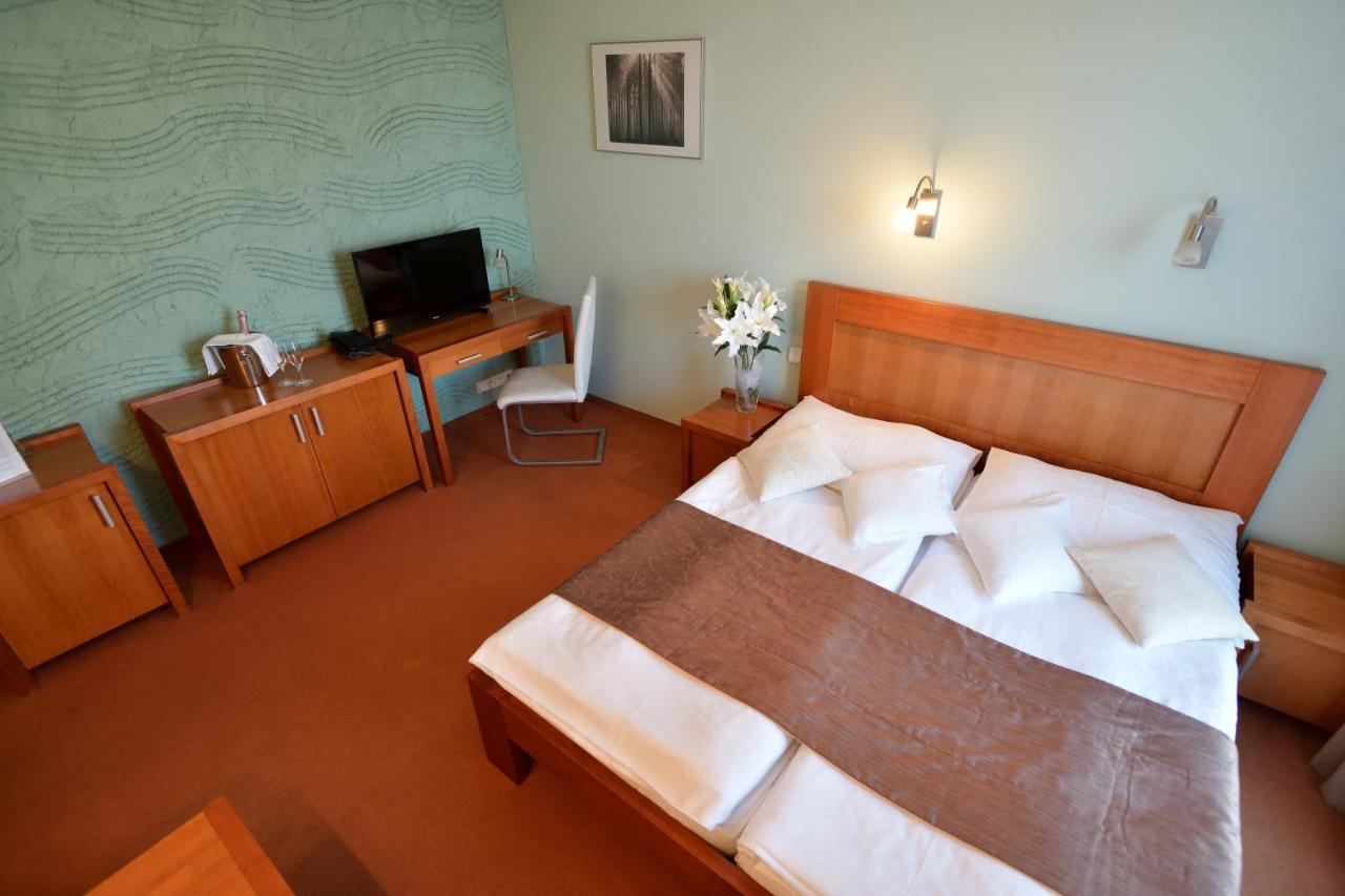 Hotel Villa Romantica Kolín Екстериор снимка